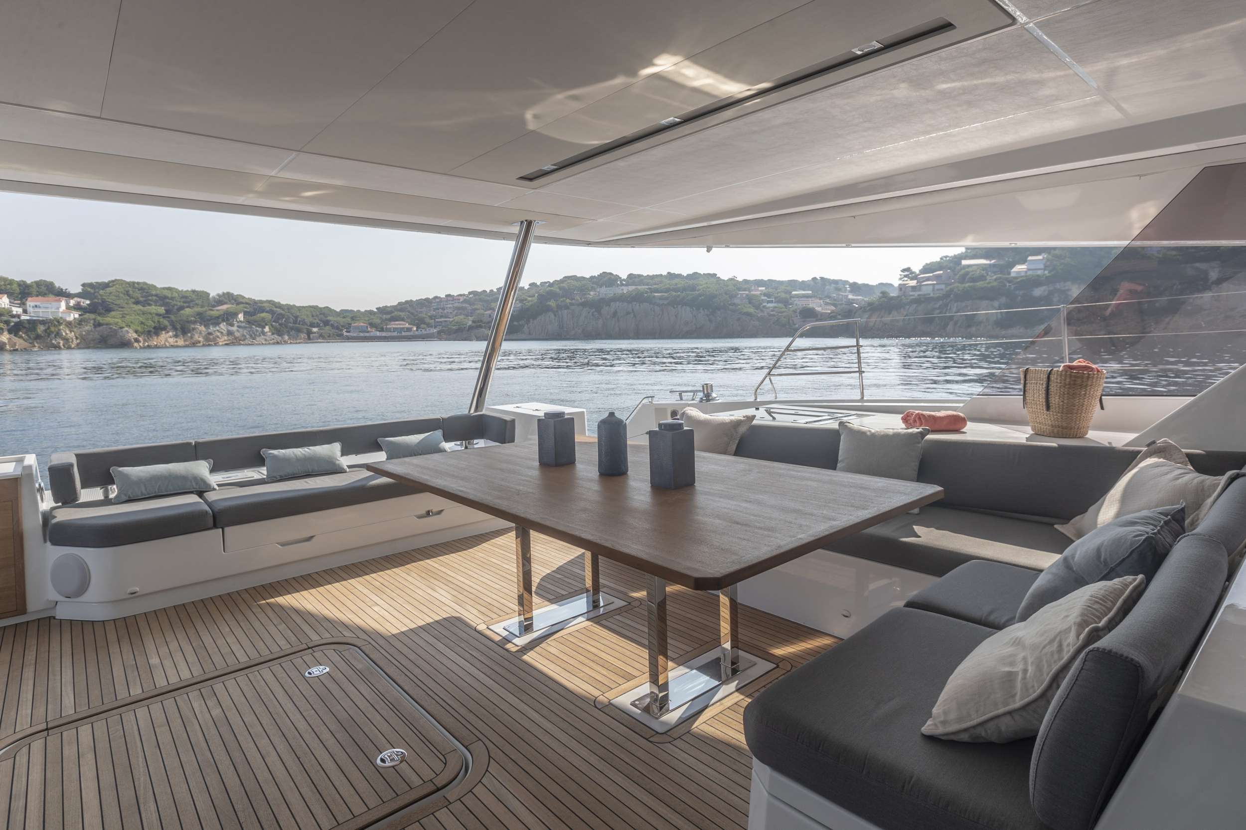 Main deck aft living area.jpg