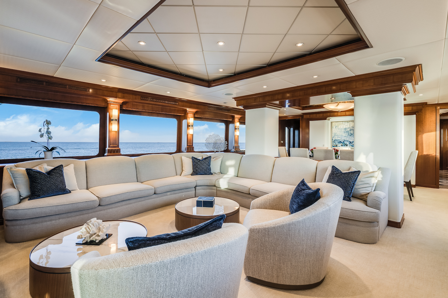 Main deck salon .jpg