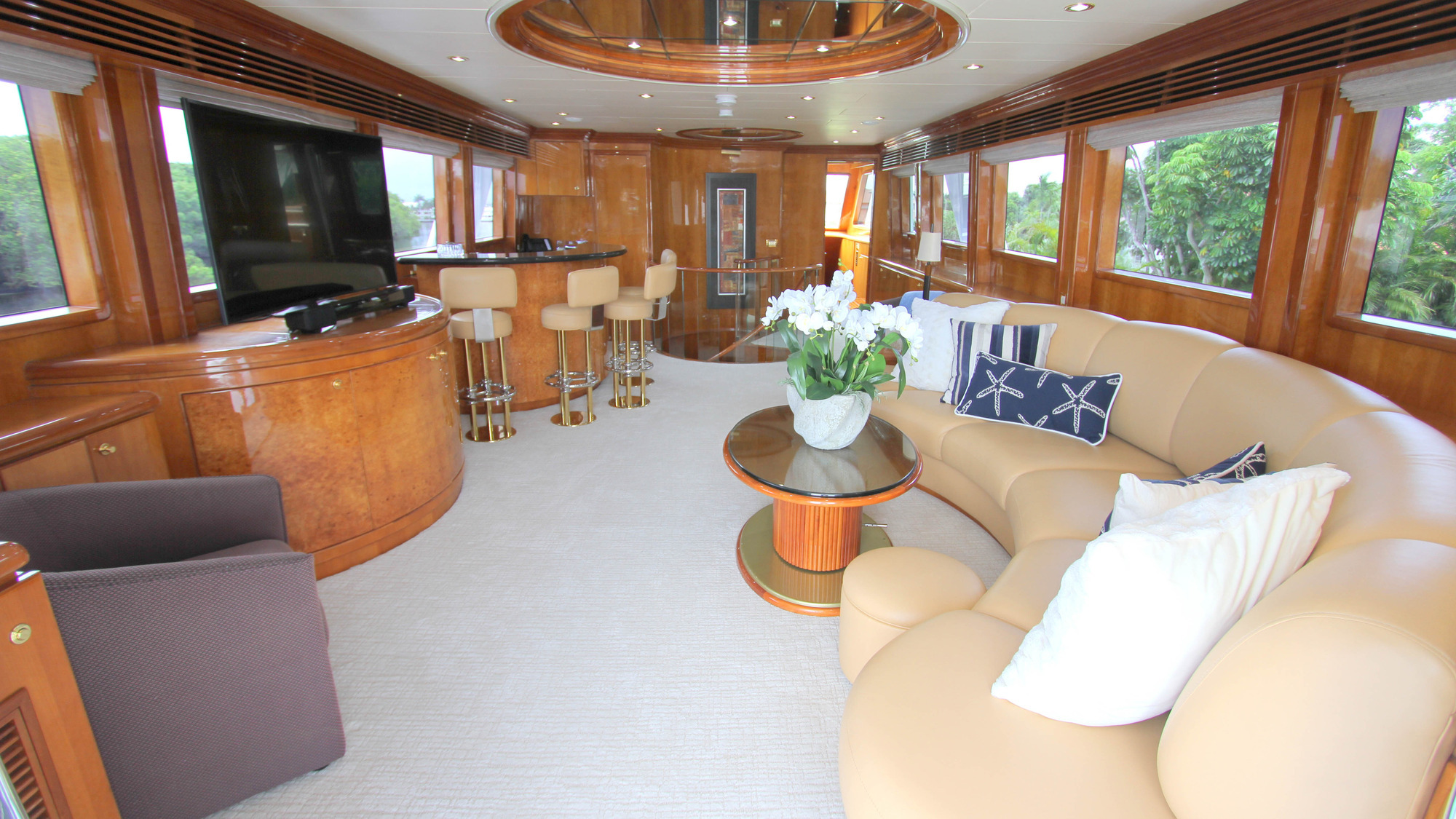 Main salon and bar.jpg
