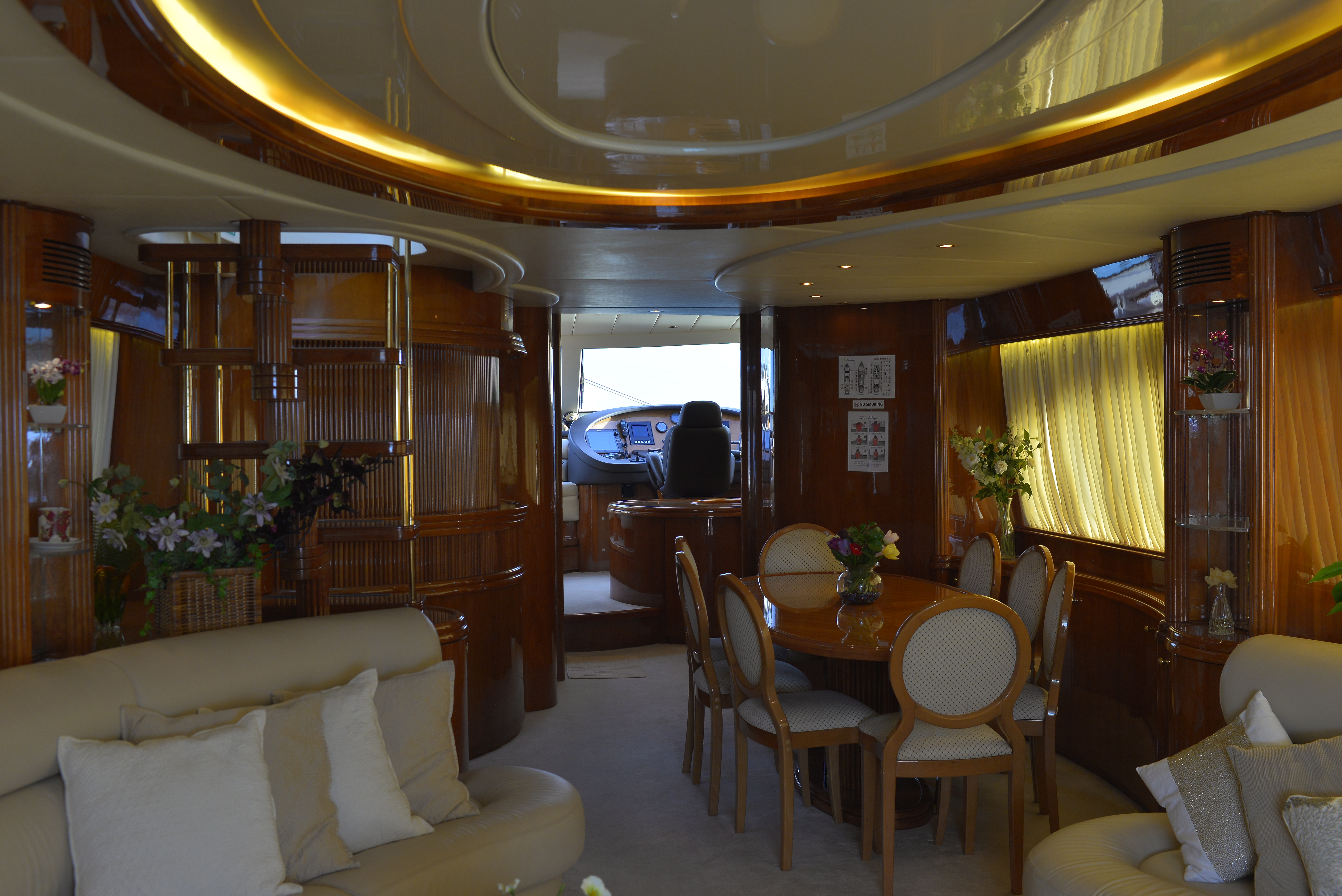 Main salon view forward.jpg