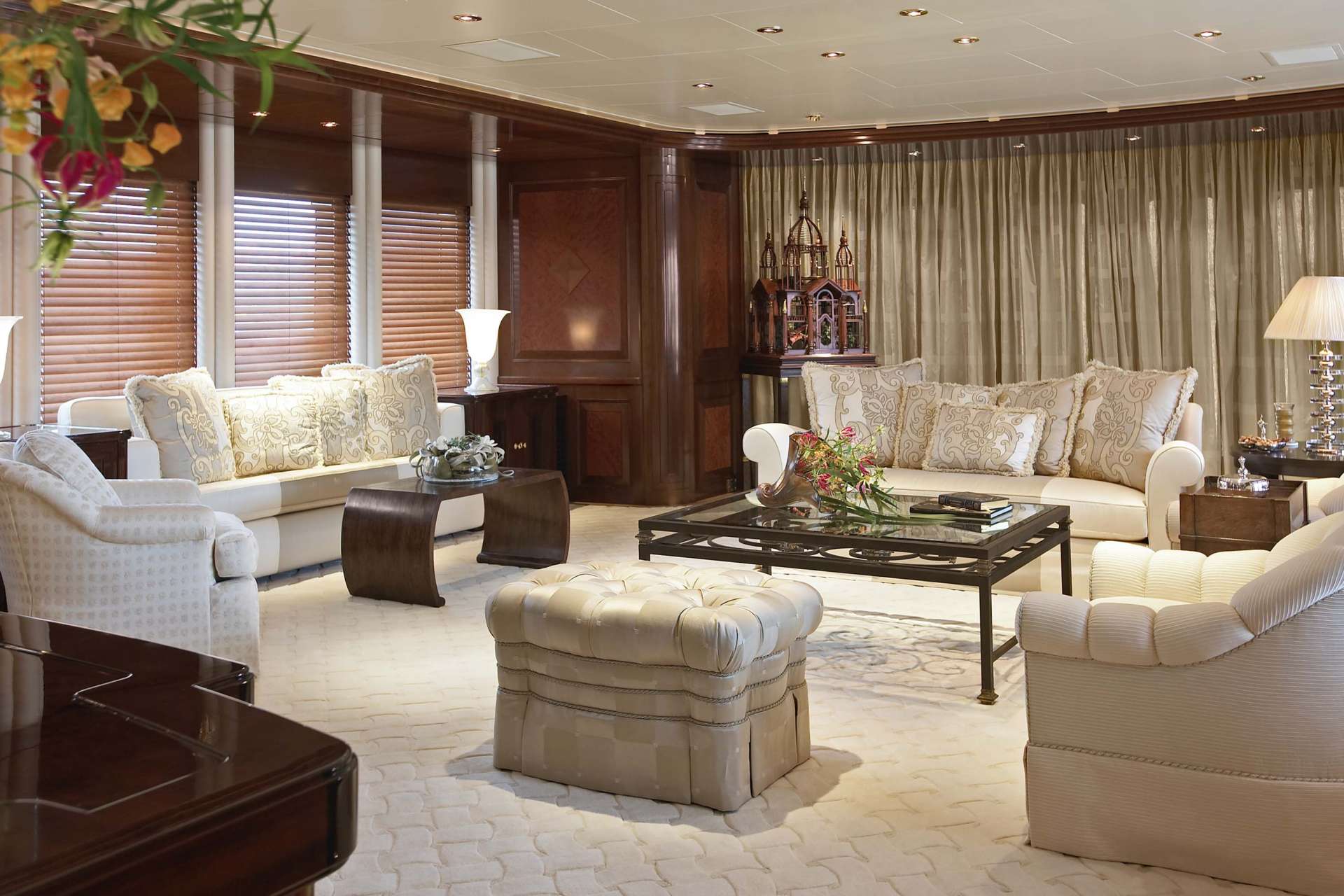 Main saloon and lounge area.jpg