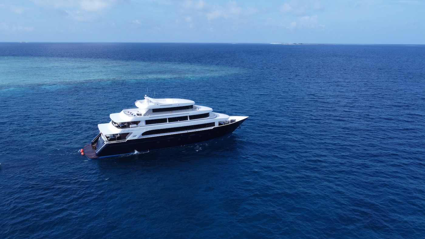 Maldives charter yacht SAFIRA.jpg