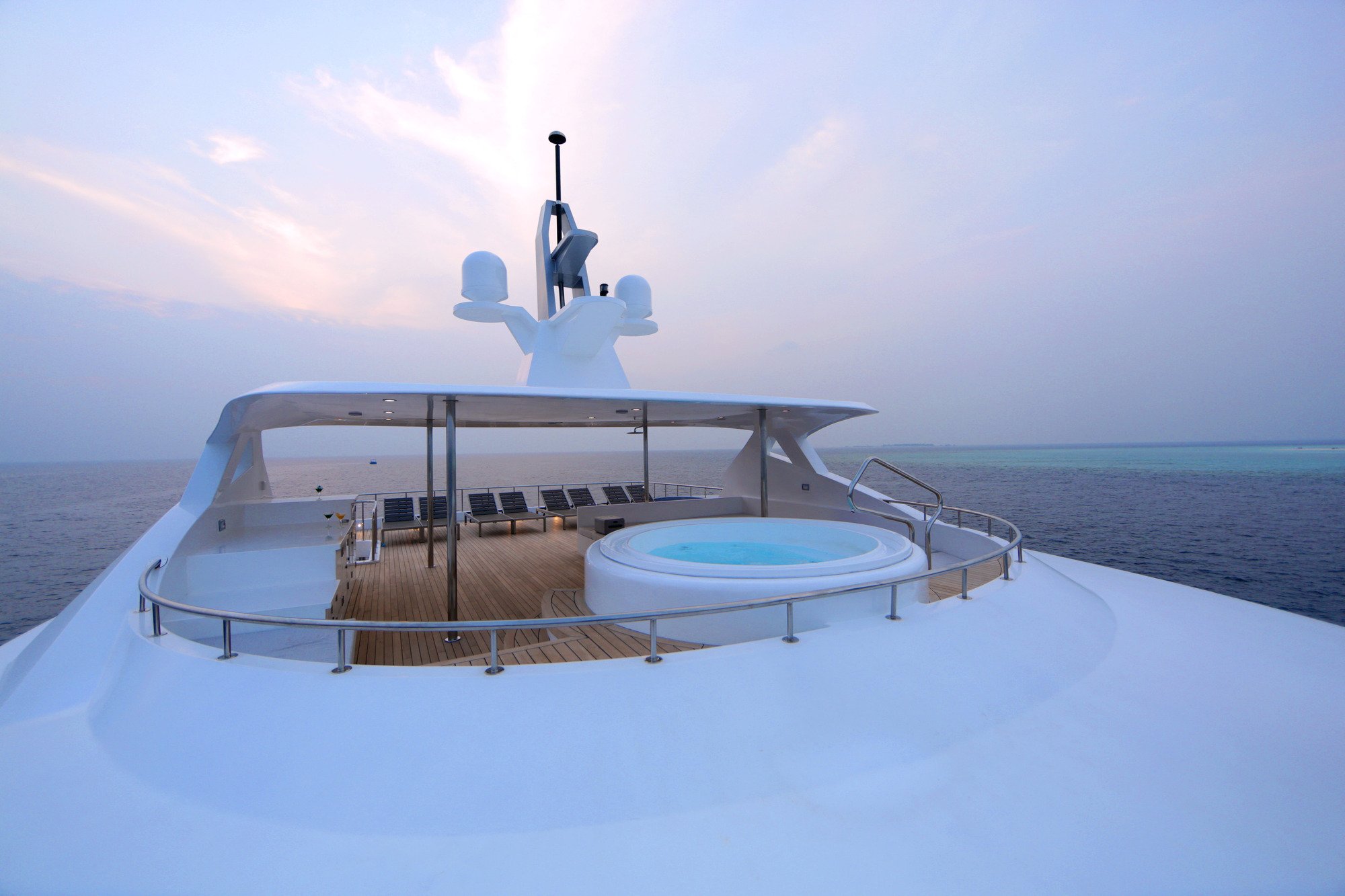 Maldives motor yacht SEAREX - Sundeck with Hot tub.jpg