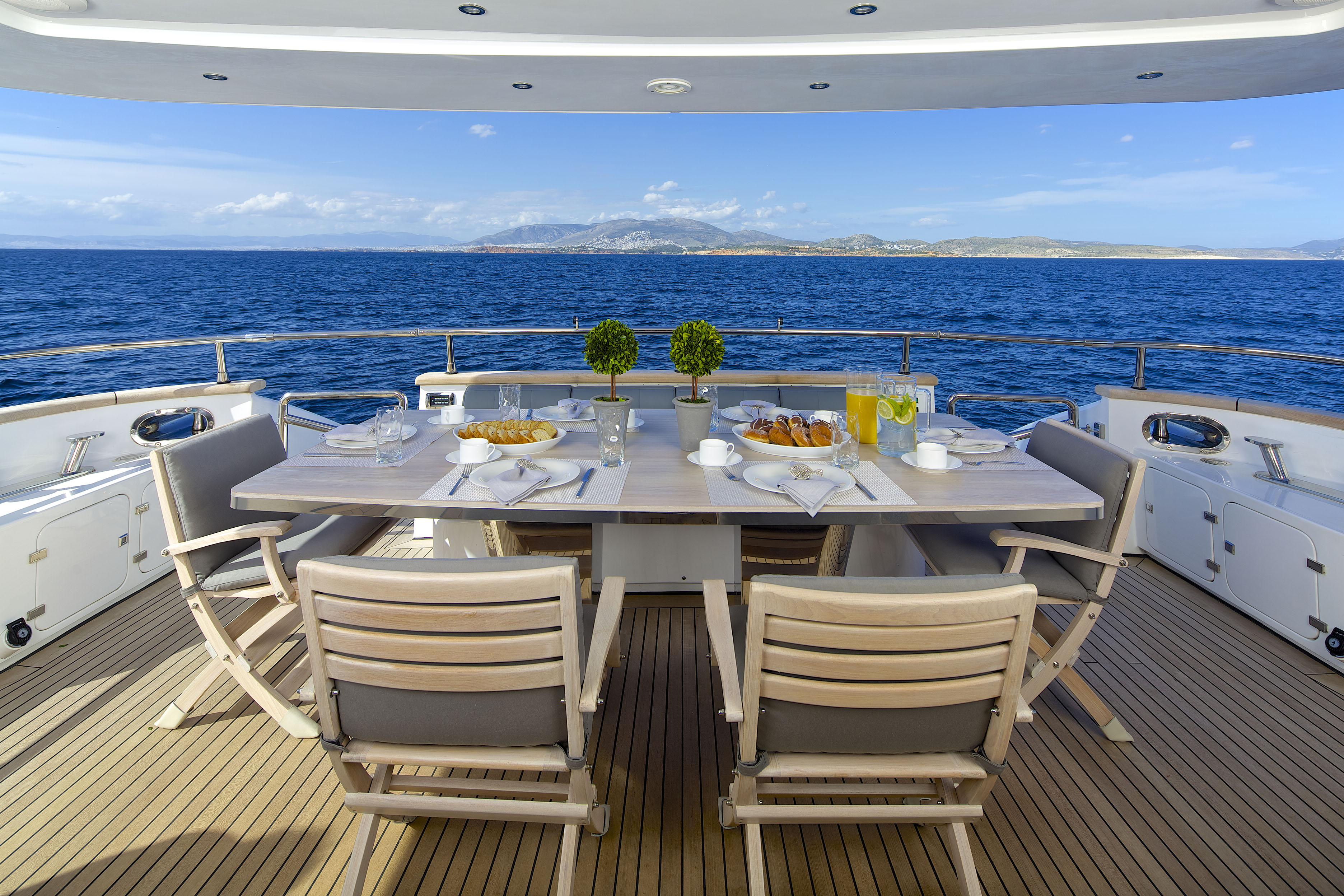 Maoria 27 yacht - aft deck.jpg