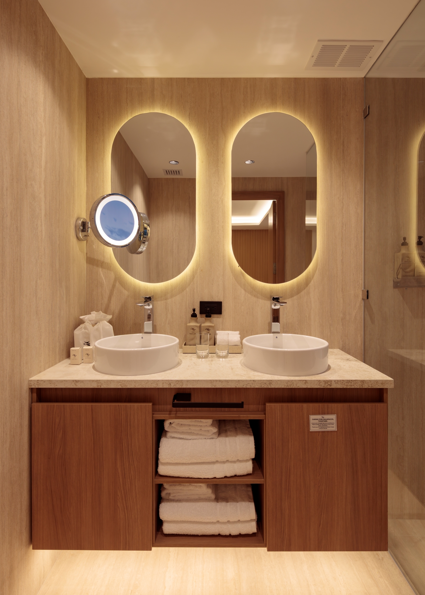 Master Bathroom 05.jpg