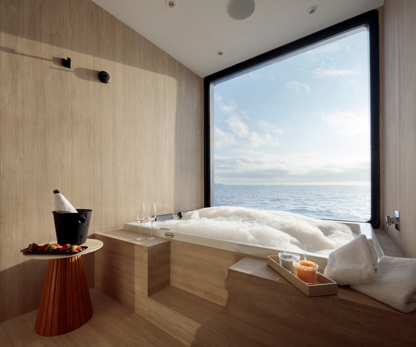 Master Bathroom 06.jpg