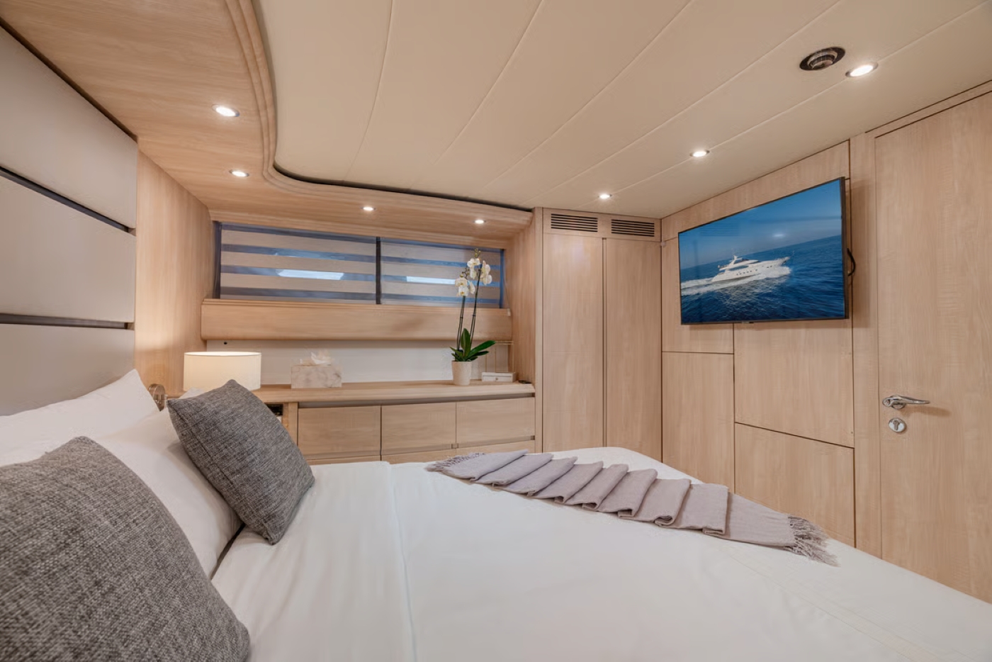 Master Stateroom 01.jpg