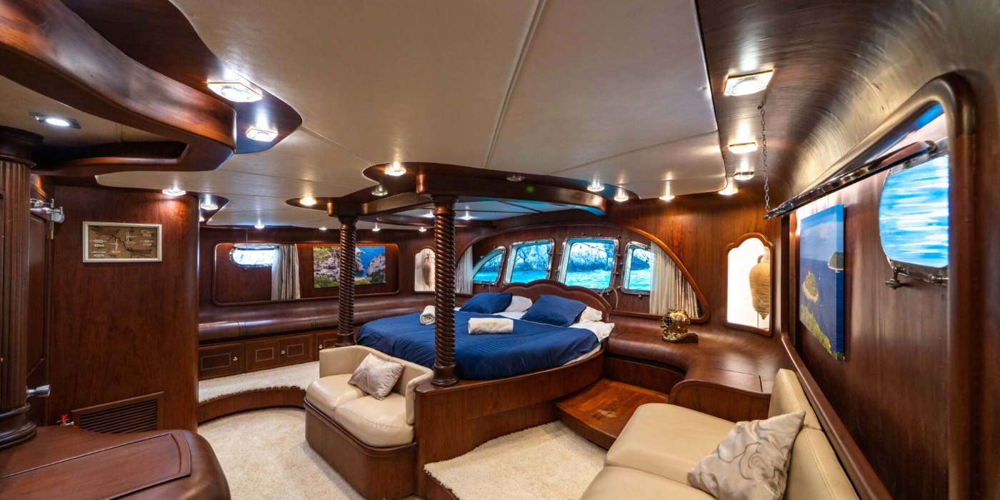 Master Stateroom 12.jpg