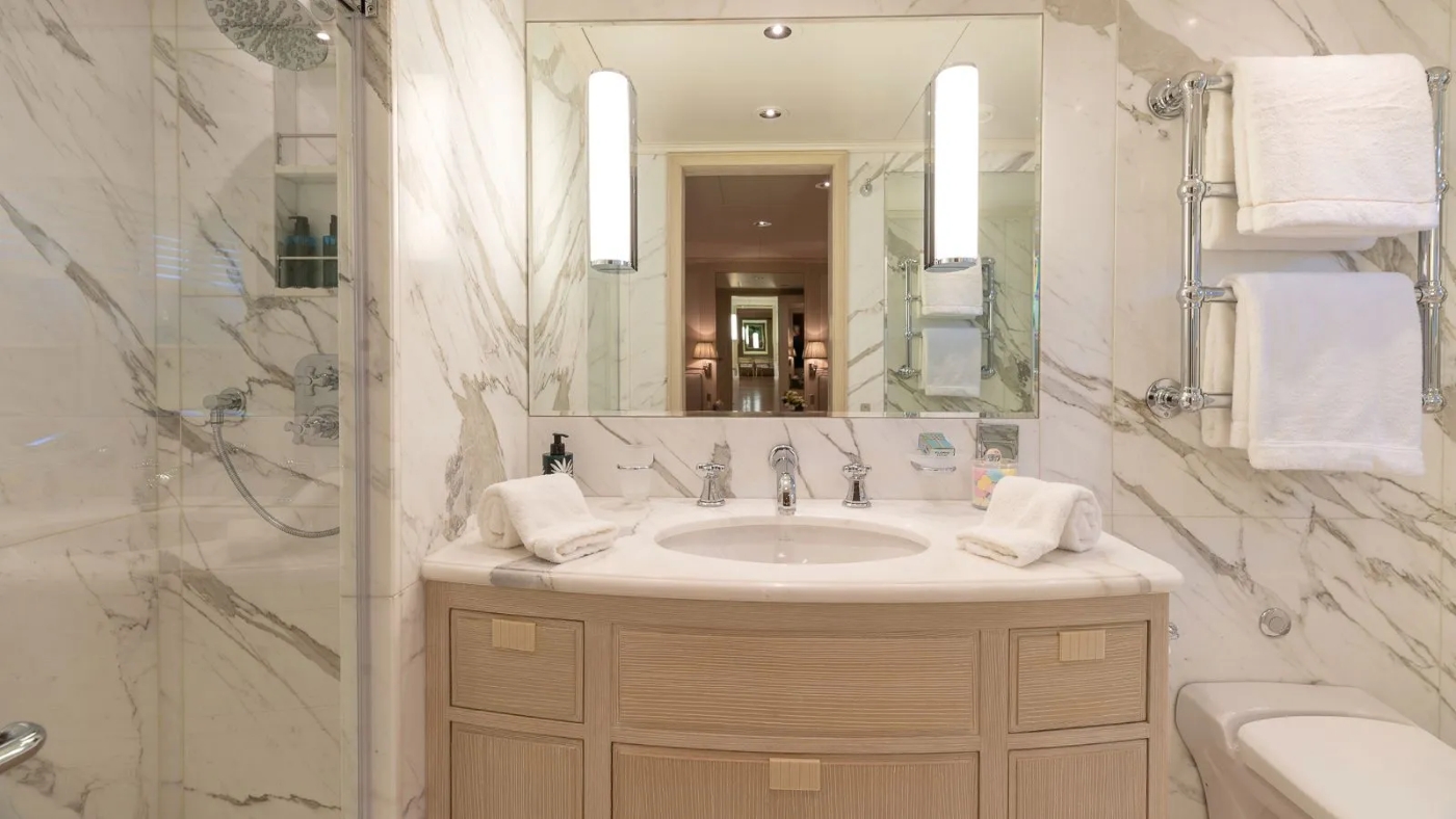 Master bathroom 08.jpg