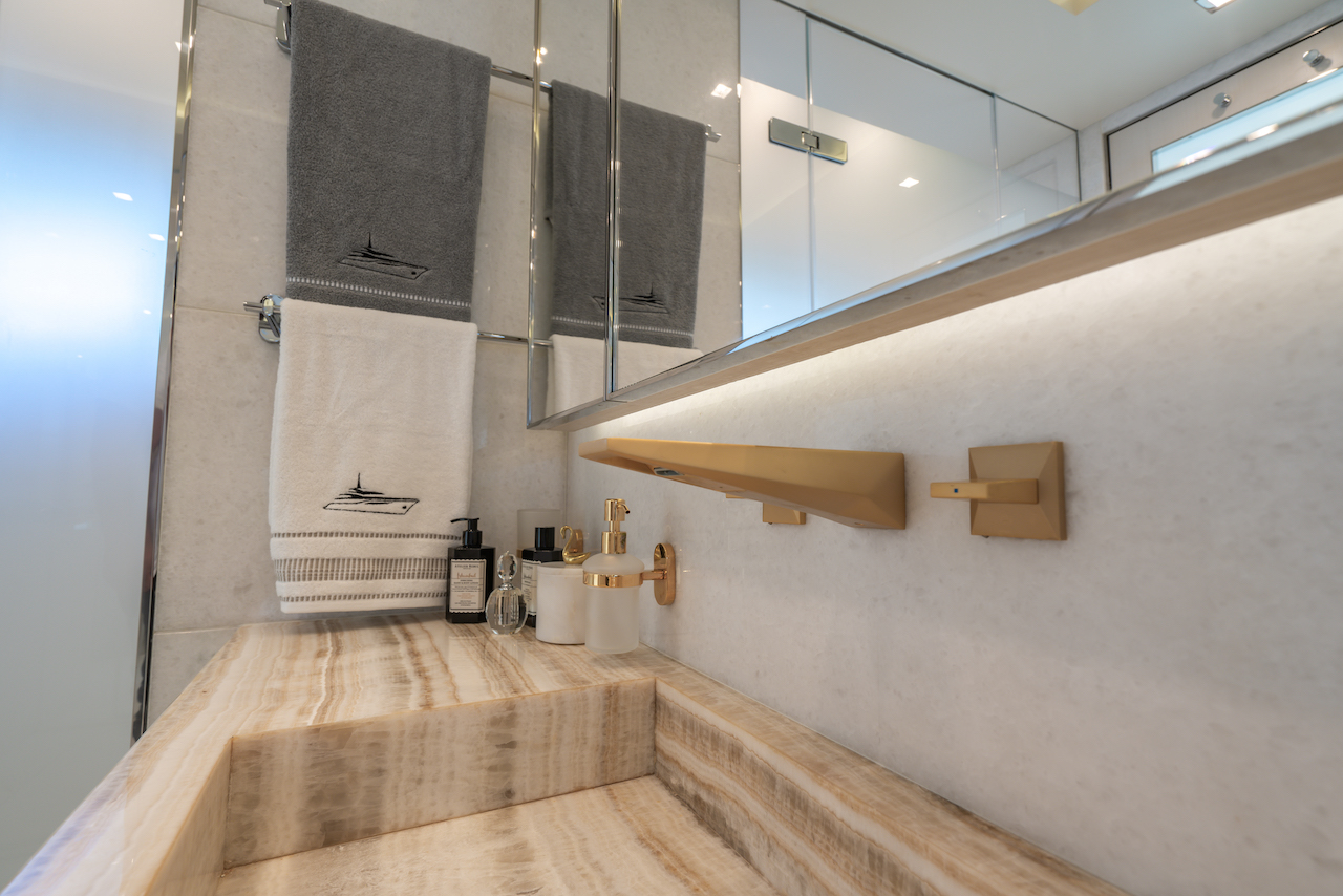 Master cabin 10.jpg