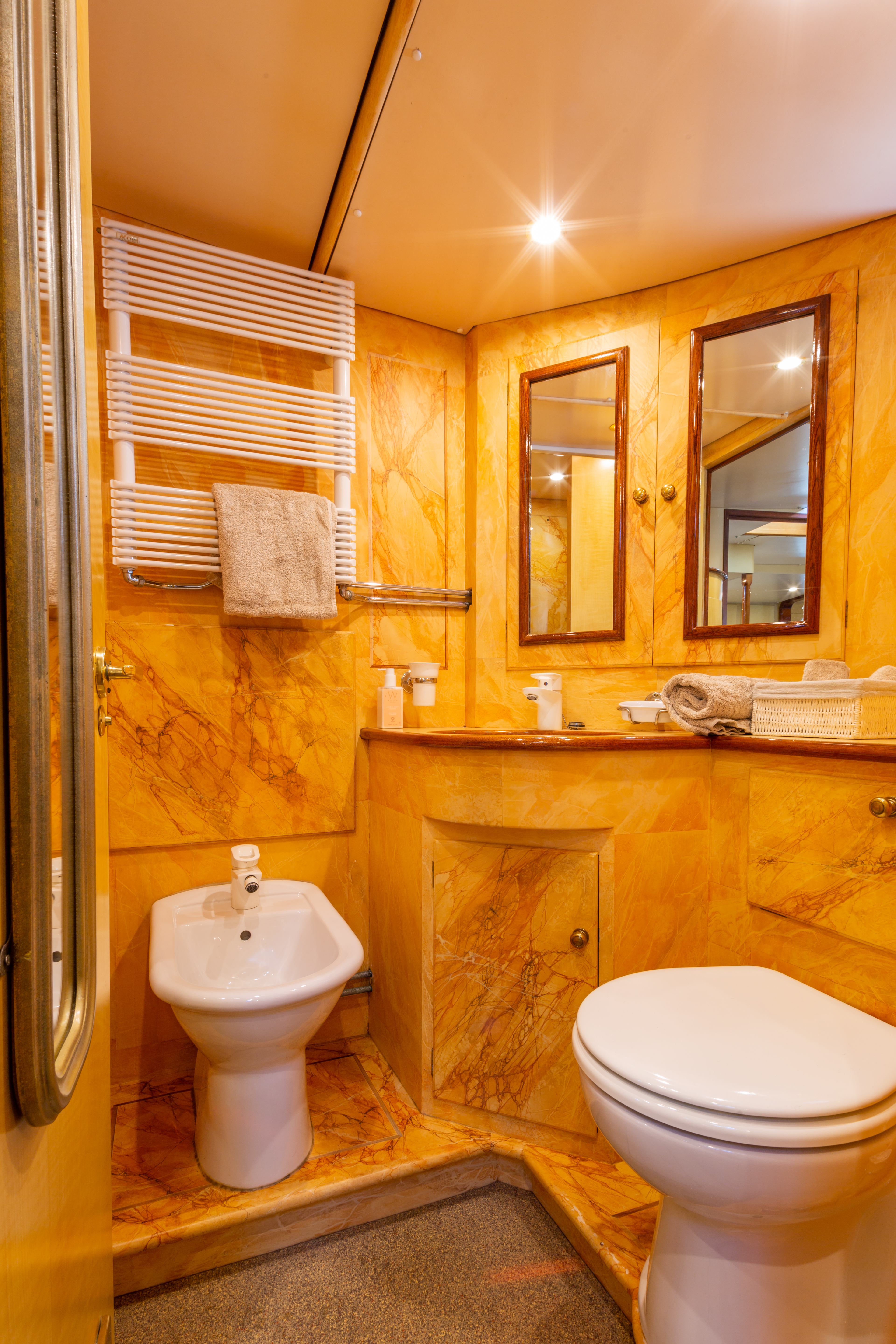 Master cabin heads 1.jpg