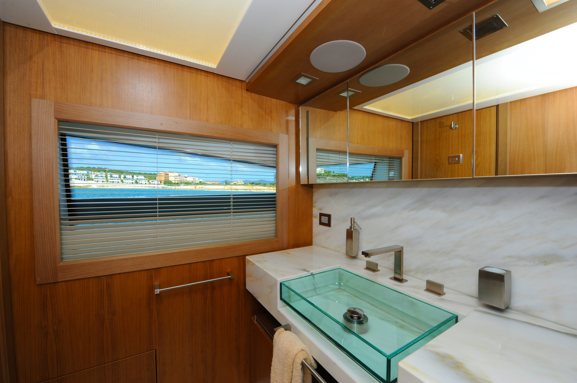 Master ensuite .jpg