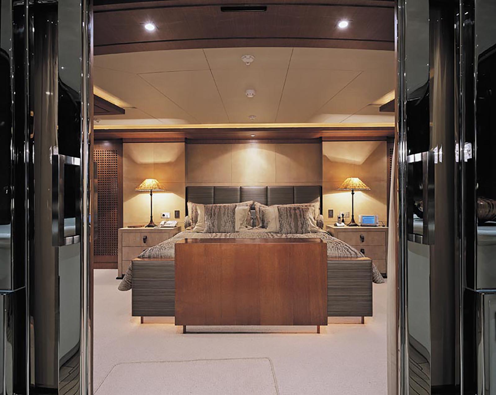 Master stateroom 00004.jpg