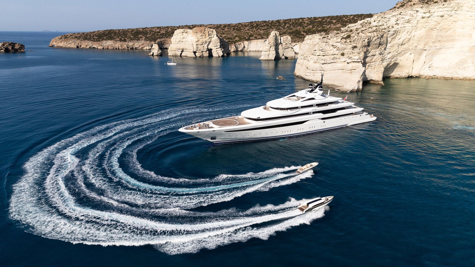 Mega yacht O'PARI - Photo © Jeff Brown Photography.jpg