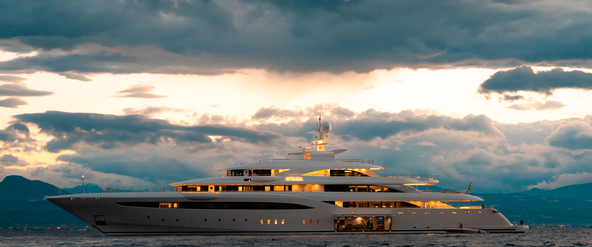 Mega yacht O'PTASIA in the evening.jpg