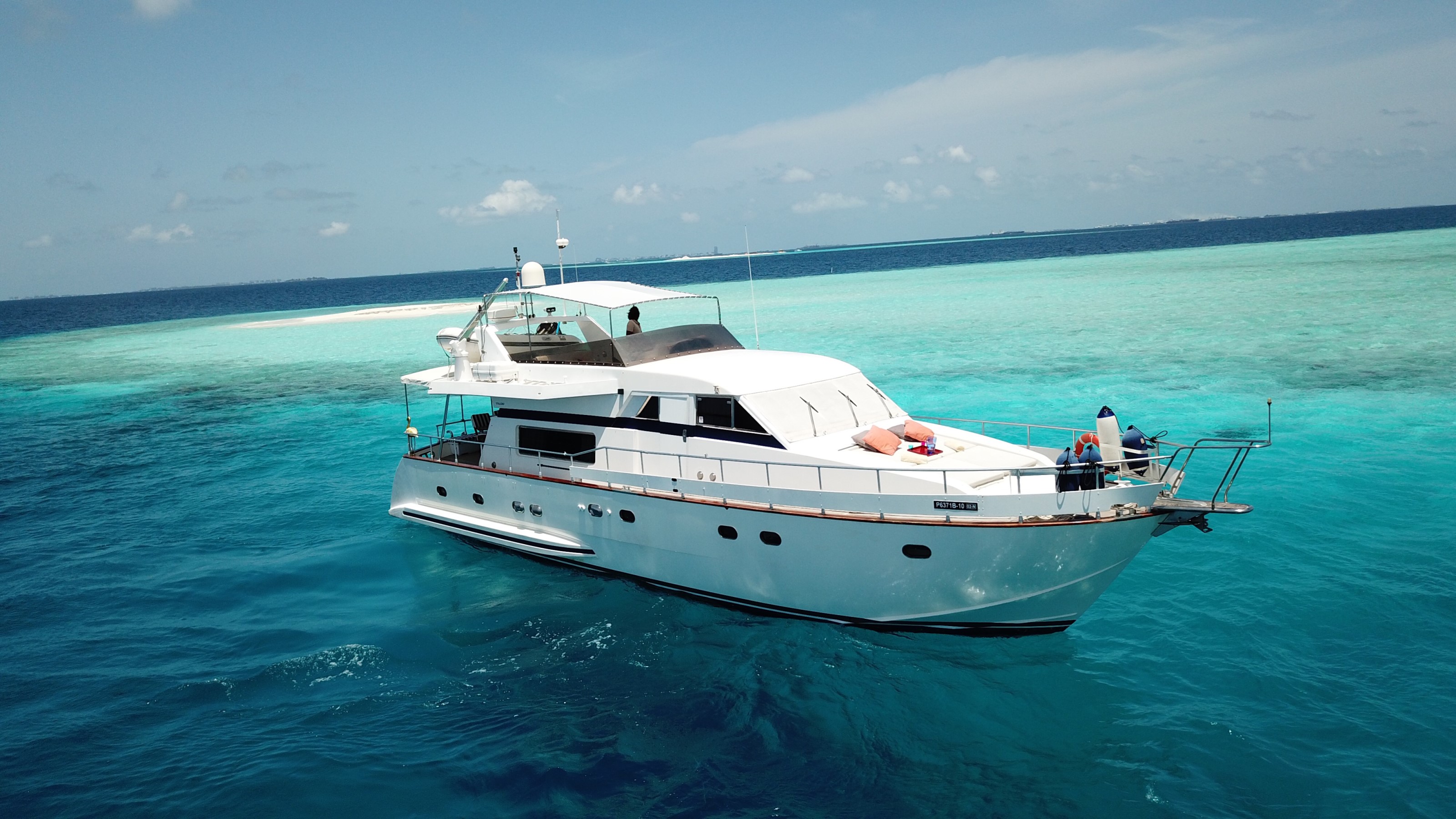 Mooring off an atol.jpg