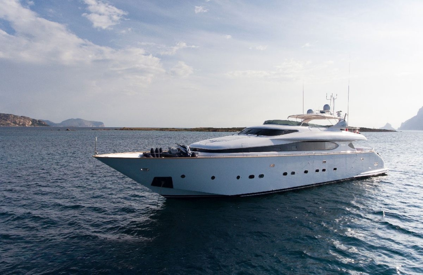 Motor Yacht AMAYA.jpg