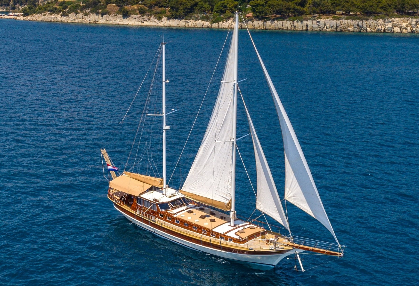 Motor Yacht ANGELICA.jpg