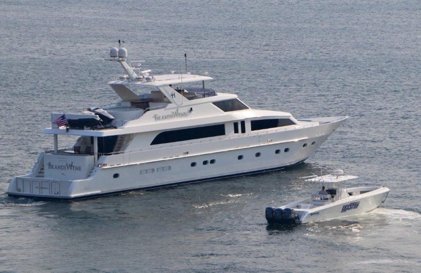 Motor Yacht BRANDI WINE.jpg