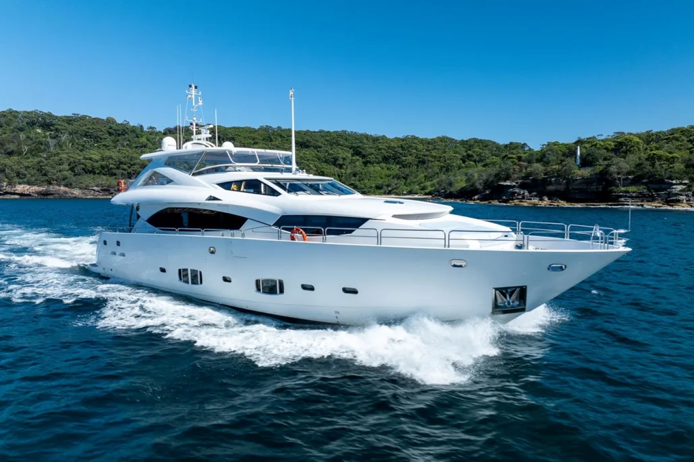Motor Yacht CHAOS.jpg