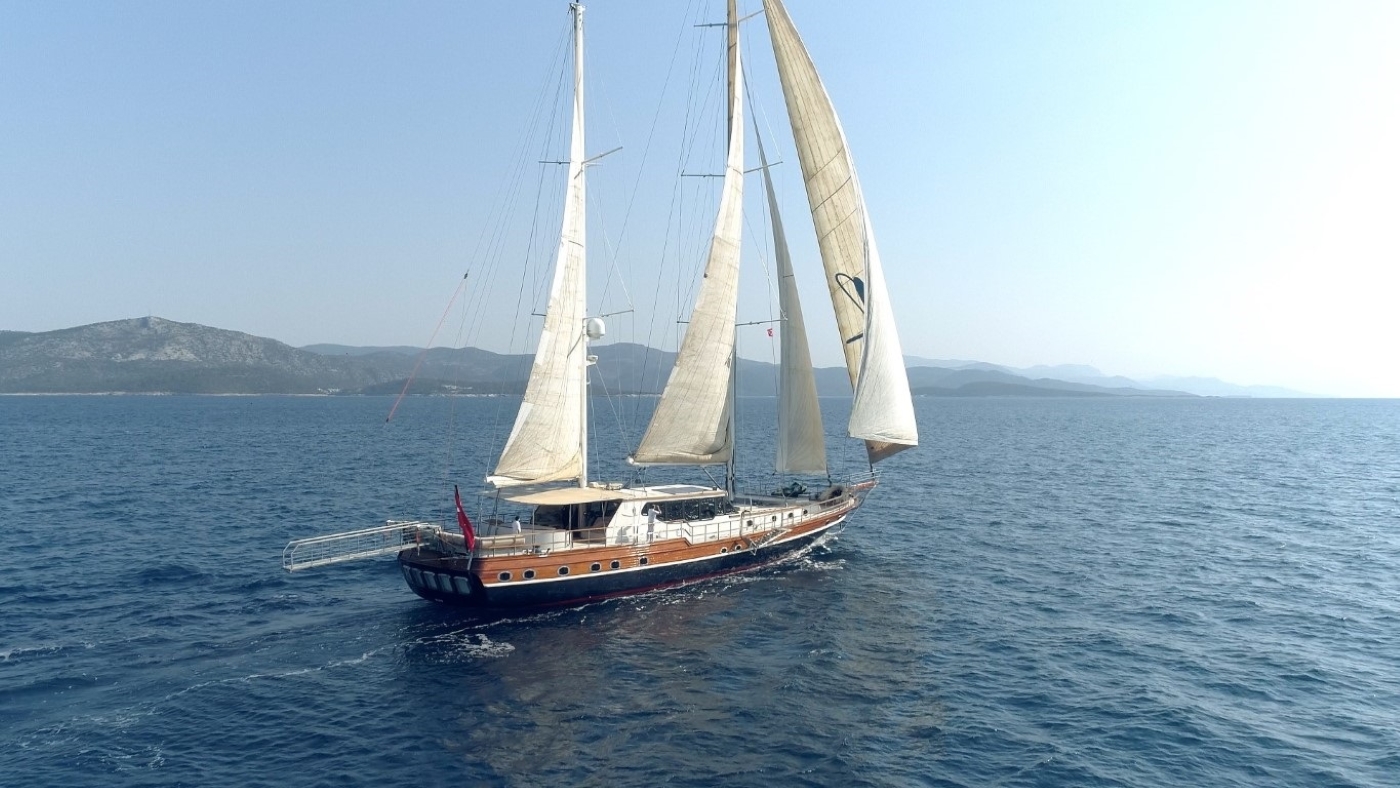 Motor Yacht DRAGONFLY.jpg