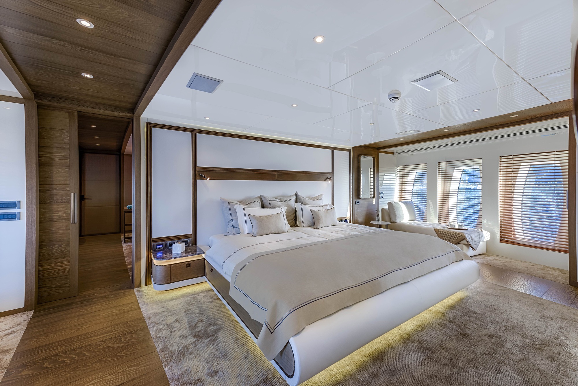 Motor Yacht LIQUID SKY by CMB Yachts - master.jpg