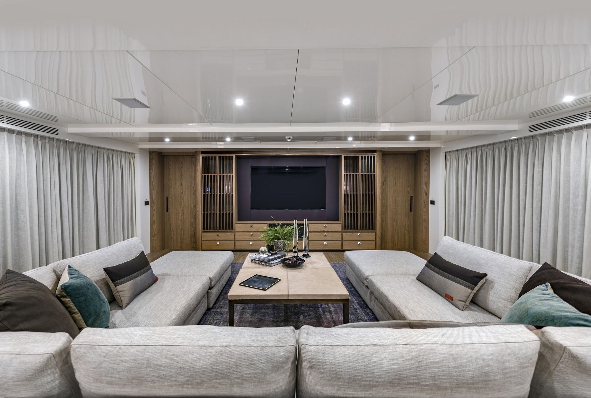 Motor Yacht LIQUID SKY by CMB Yachts - seating.jpg