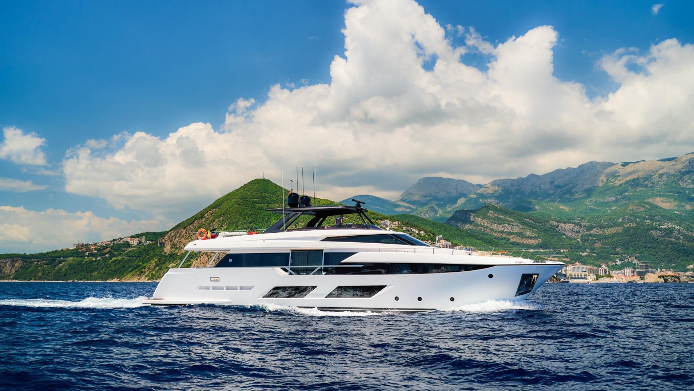 Motor Yacht MADRA II.jpg