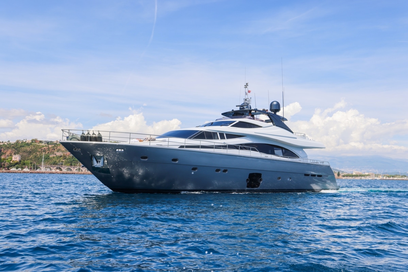 Motor Yacht MY MAXI BEER.jpg