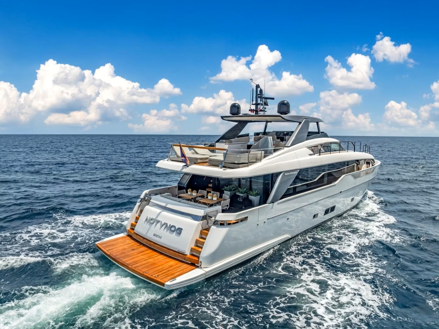 Motor Yacht NOTYNOG.jpg
