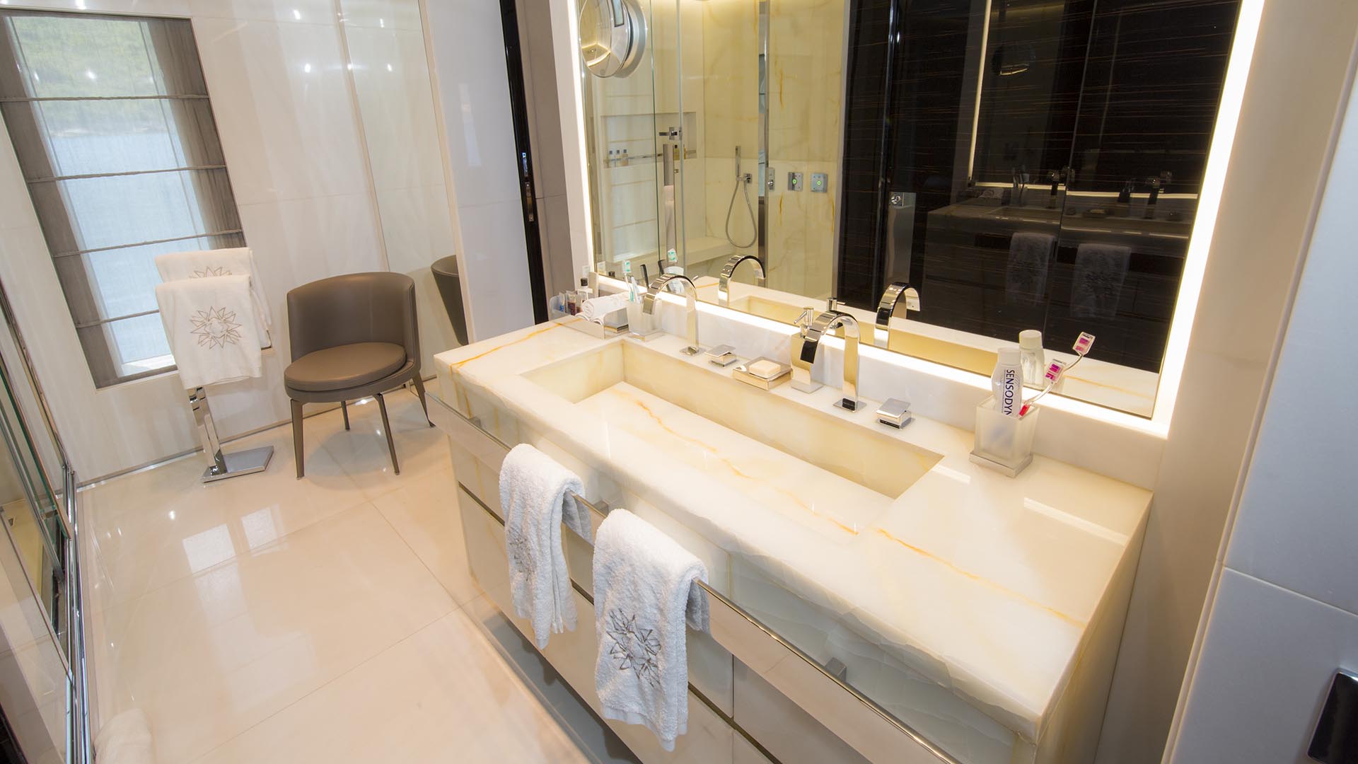 Motor Yacht OURANOS ensuite.jpg