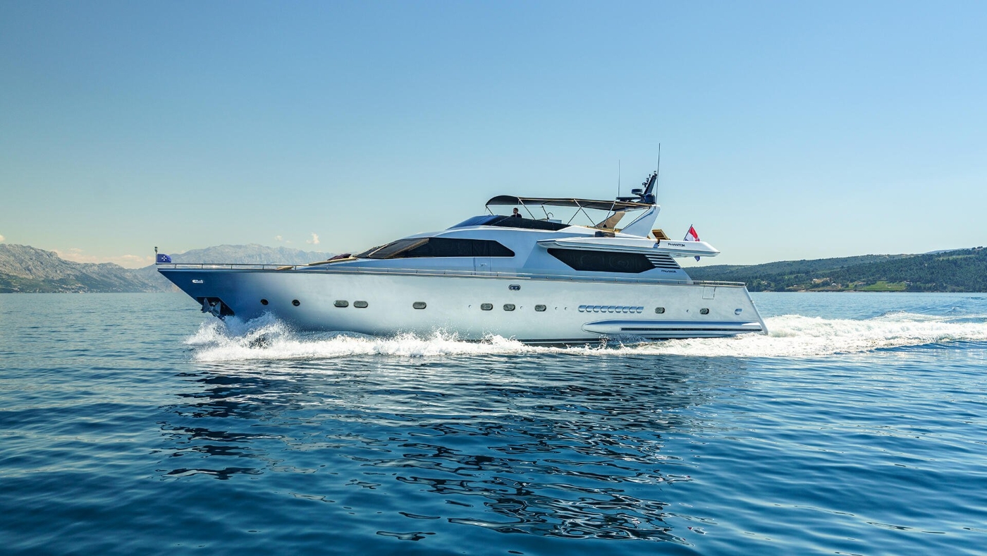 Motor Yacht PHANTOM.jpg