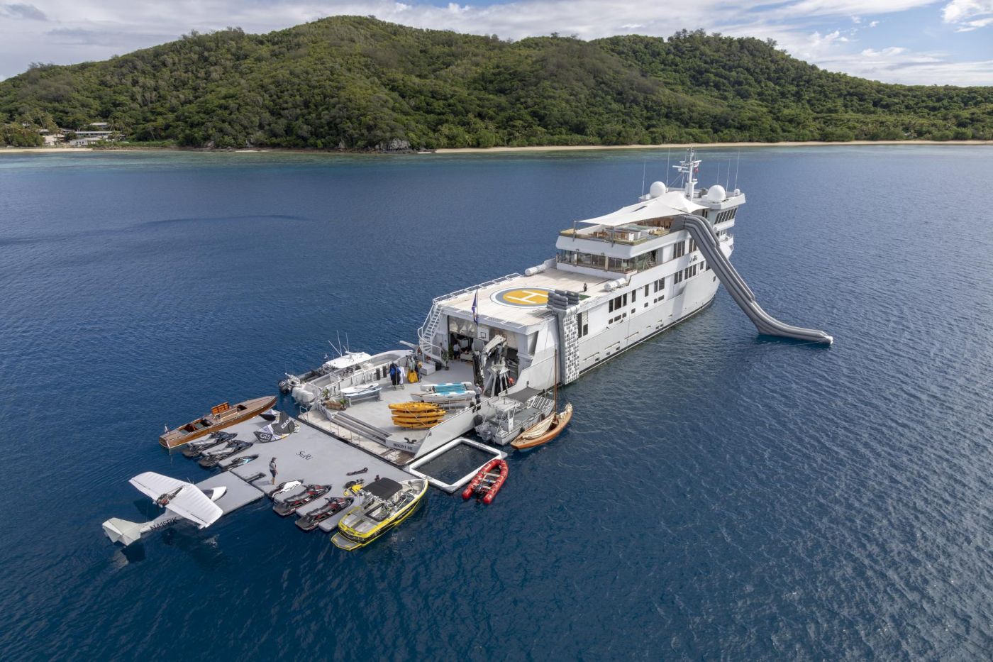 Motor Yacht SuRi.jpg