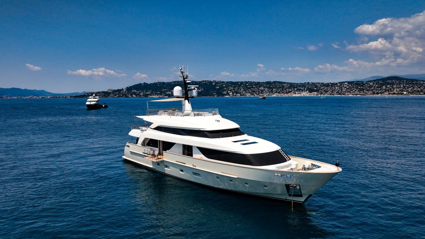 Motor Yacht TINY WAVE.jpg
