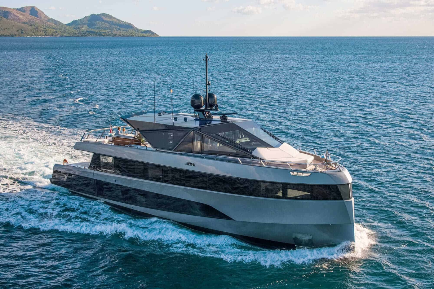 Motor Yacht WHY200.jpg