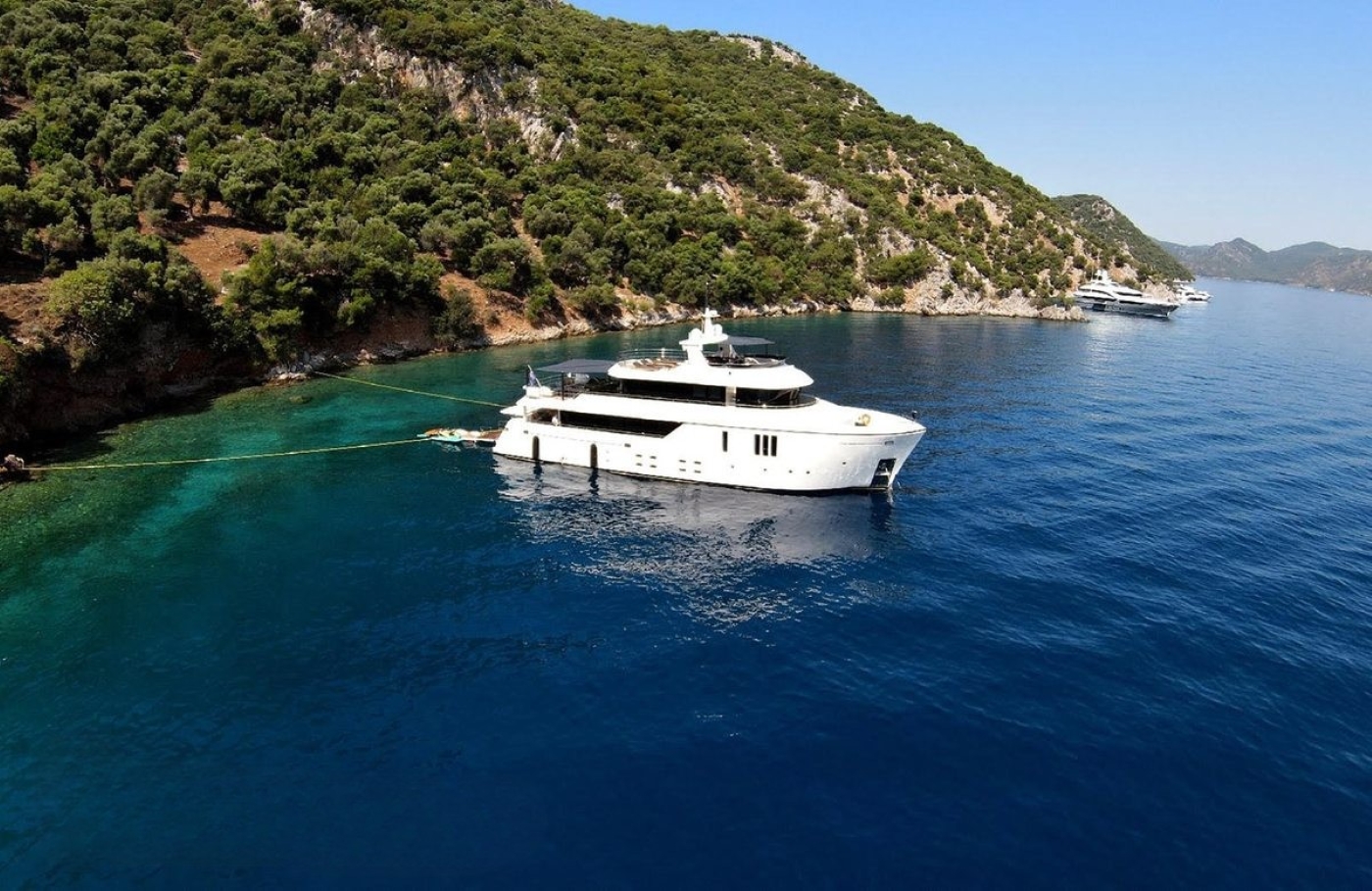Motor Yacht ZEEMAR.jpg