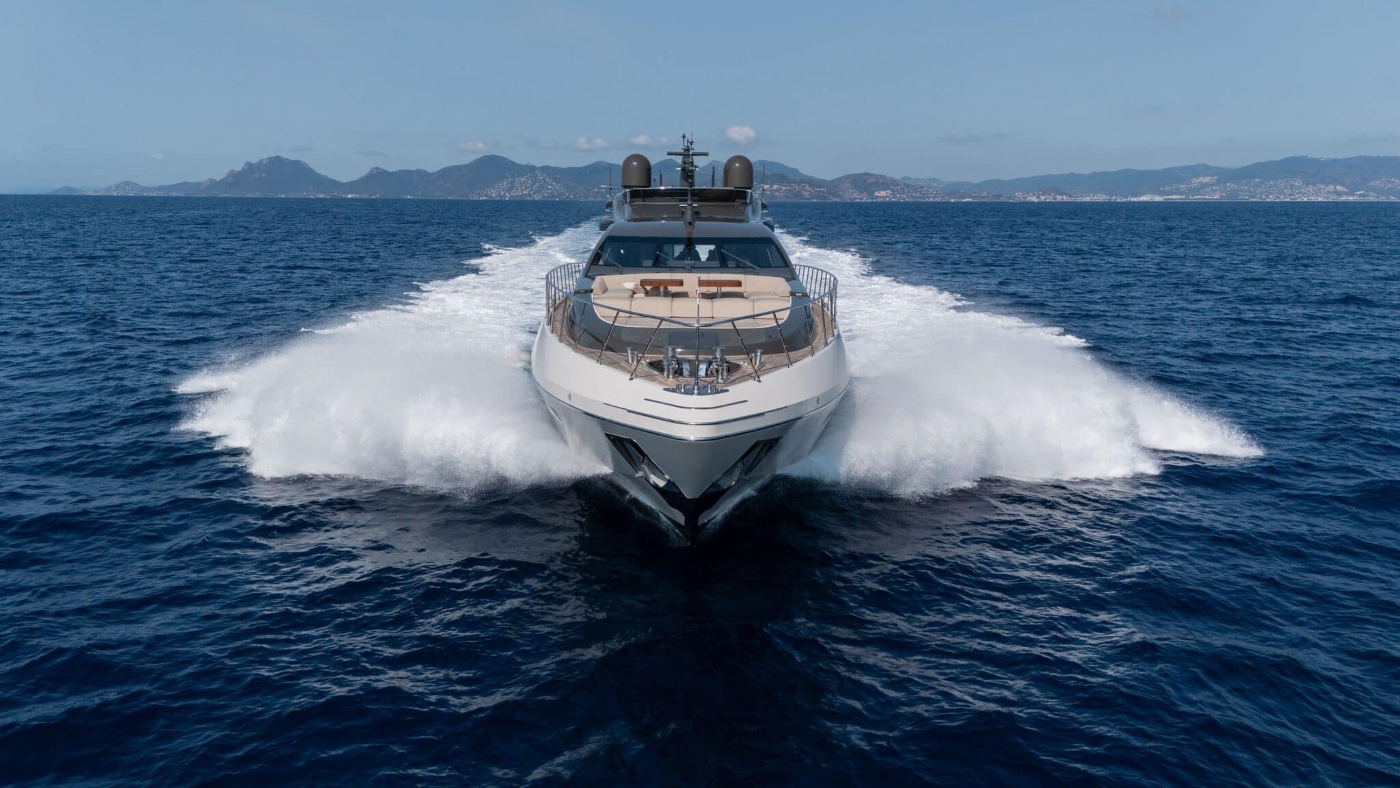 Motor Yacht fanamax.jpg