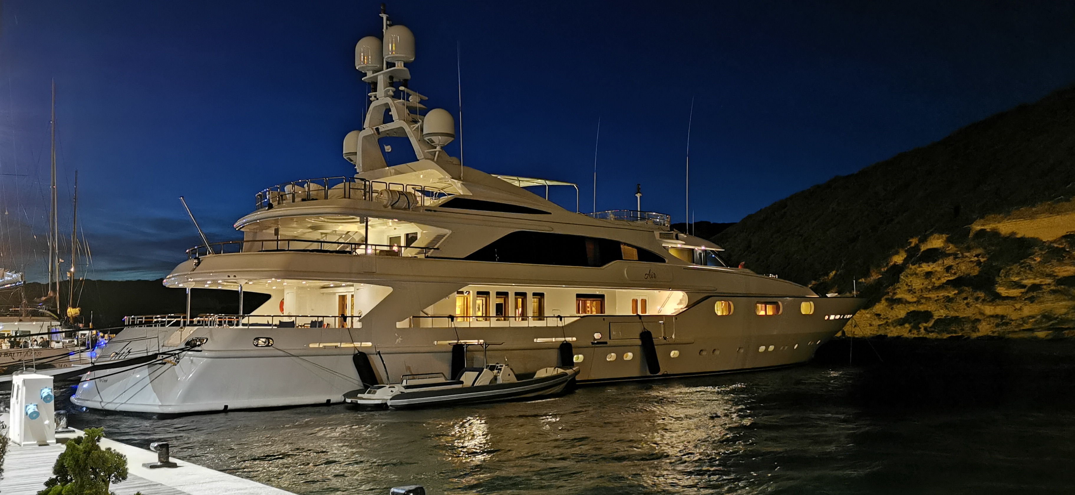 Motor yacht AIR off Bonifacio - Photo Solenne Vaudin d'Imécourt.jpg