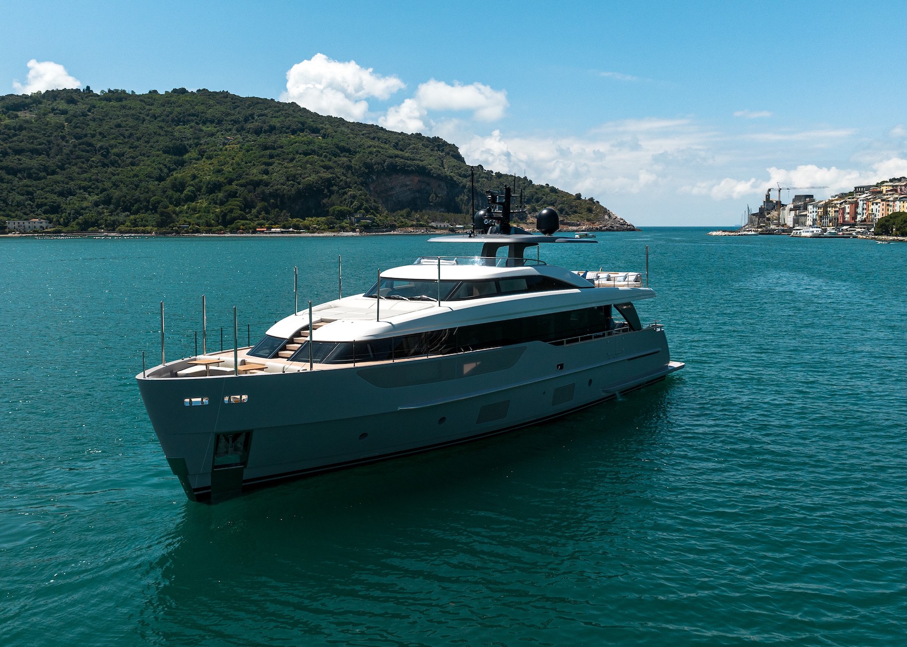 Motor yacht AKIRA.jpg