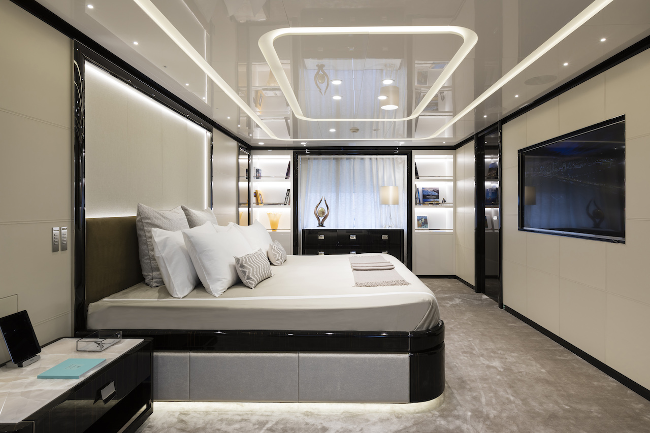 Motor yacht ANDIAMO - cabin.jpg