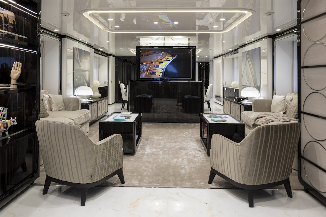 Motor yacht ANDIAMO - salon.jpg