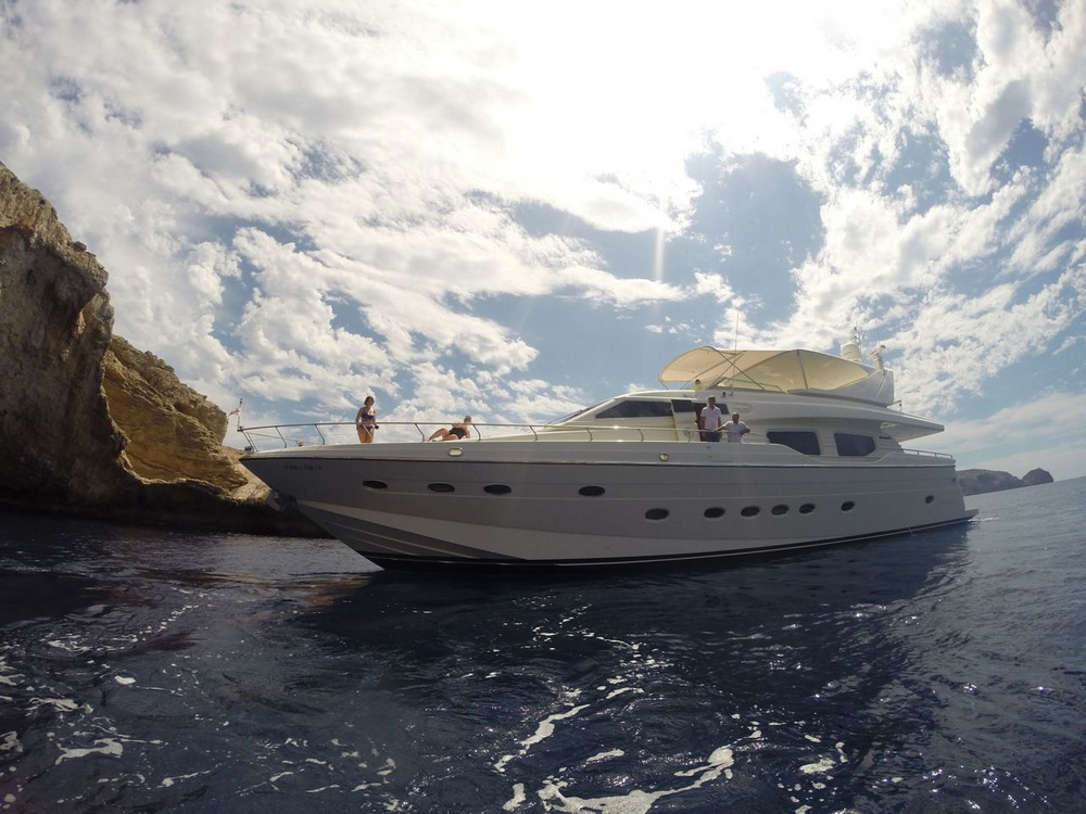 Motor yacht ELECON.jpg