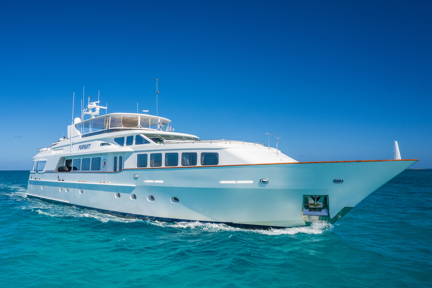 Motor yacht PURSUIT.jpg