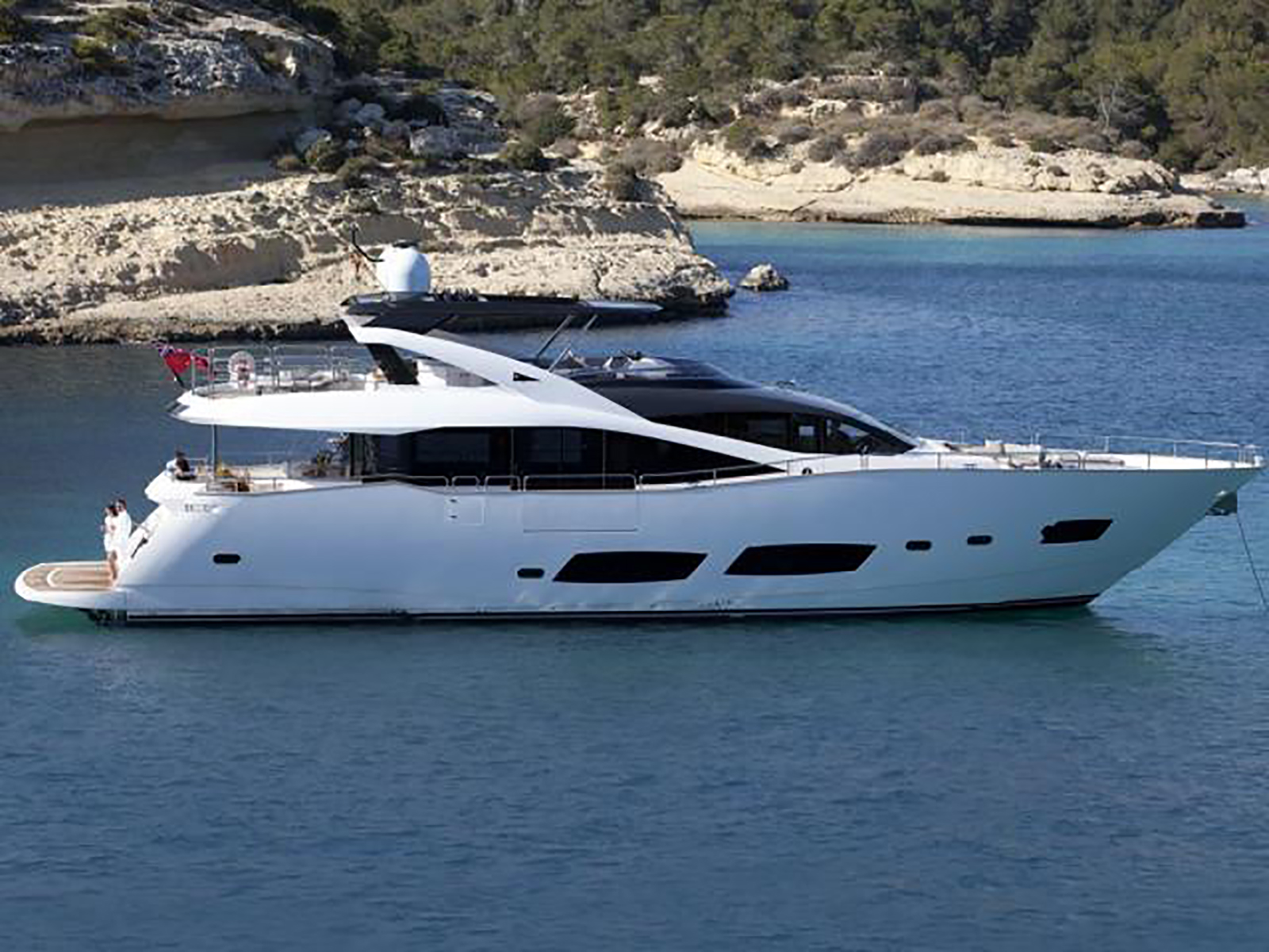 Motor yacht RAY III by Sunseeker.jpg