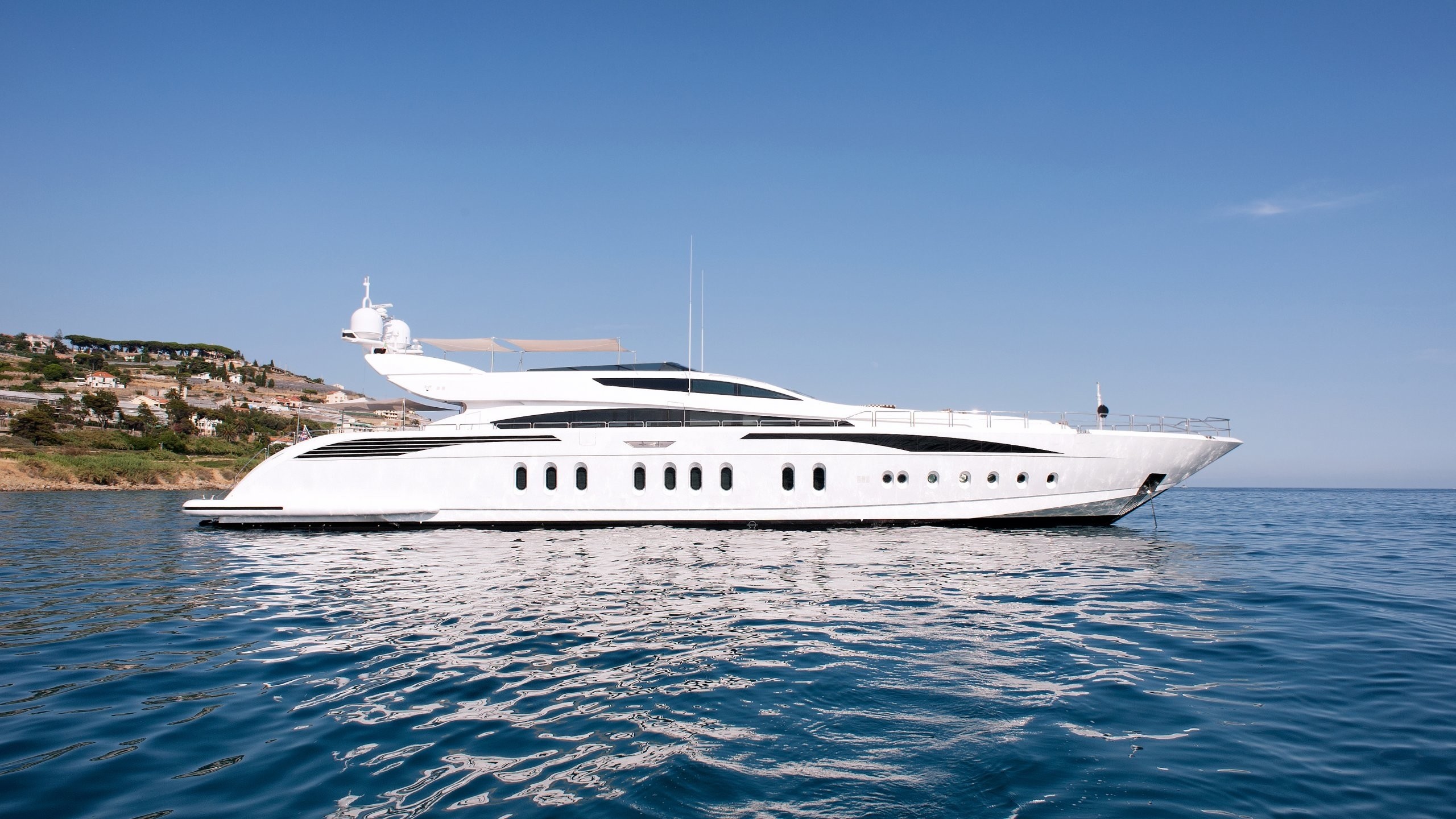 Motor yacht TUTTO LE MARRAN.jpg