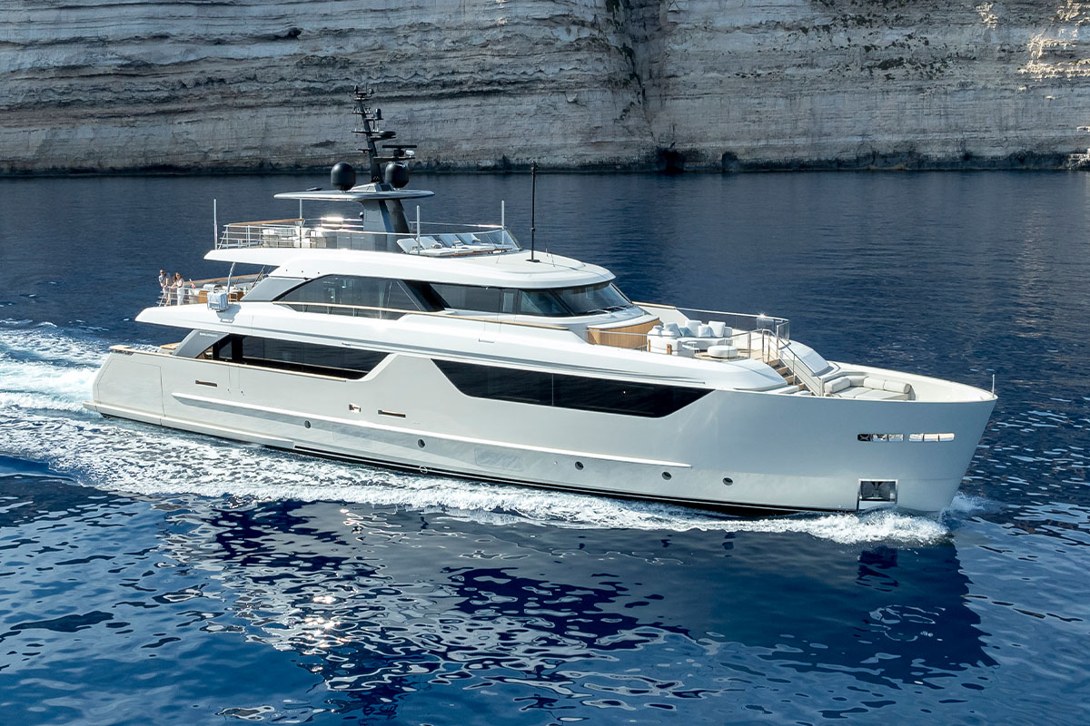 Motor yacht UNIQUE S.jpg