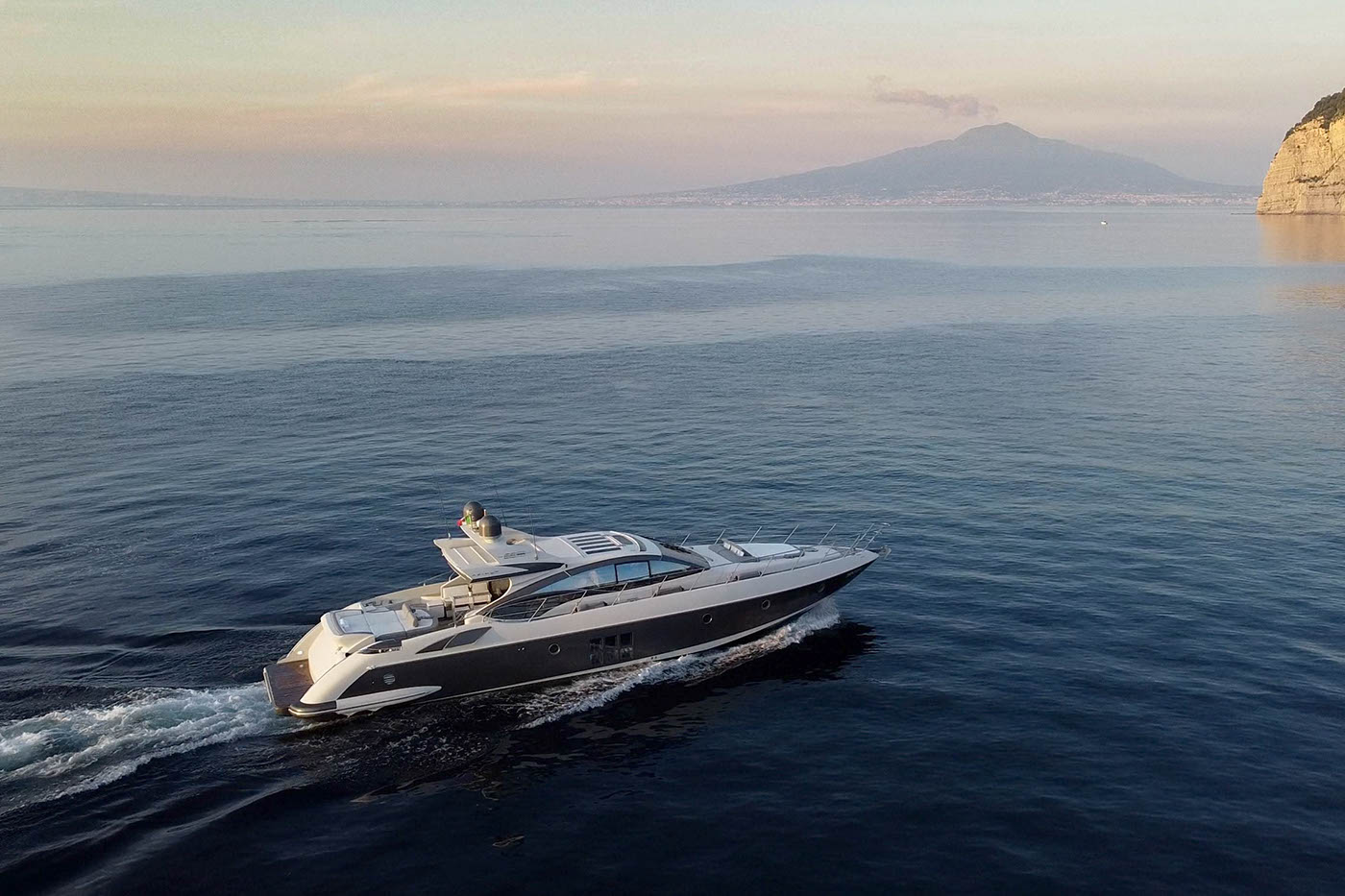 Motor yacht ZEUS.jpg