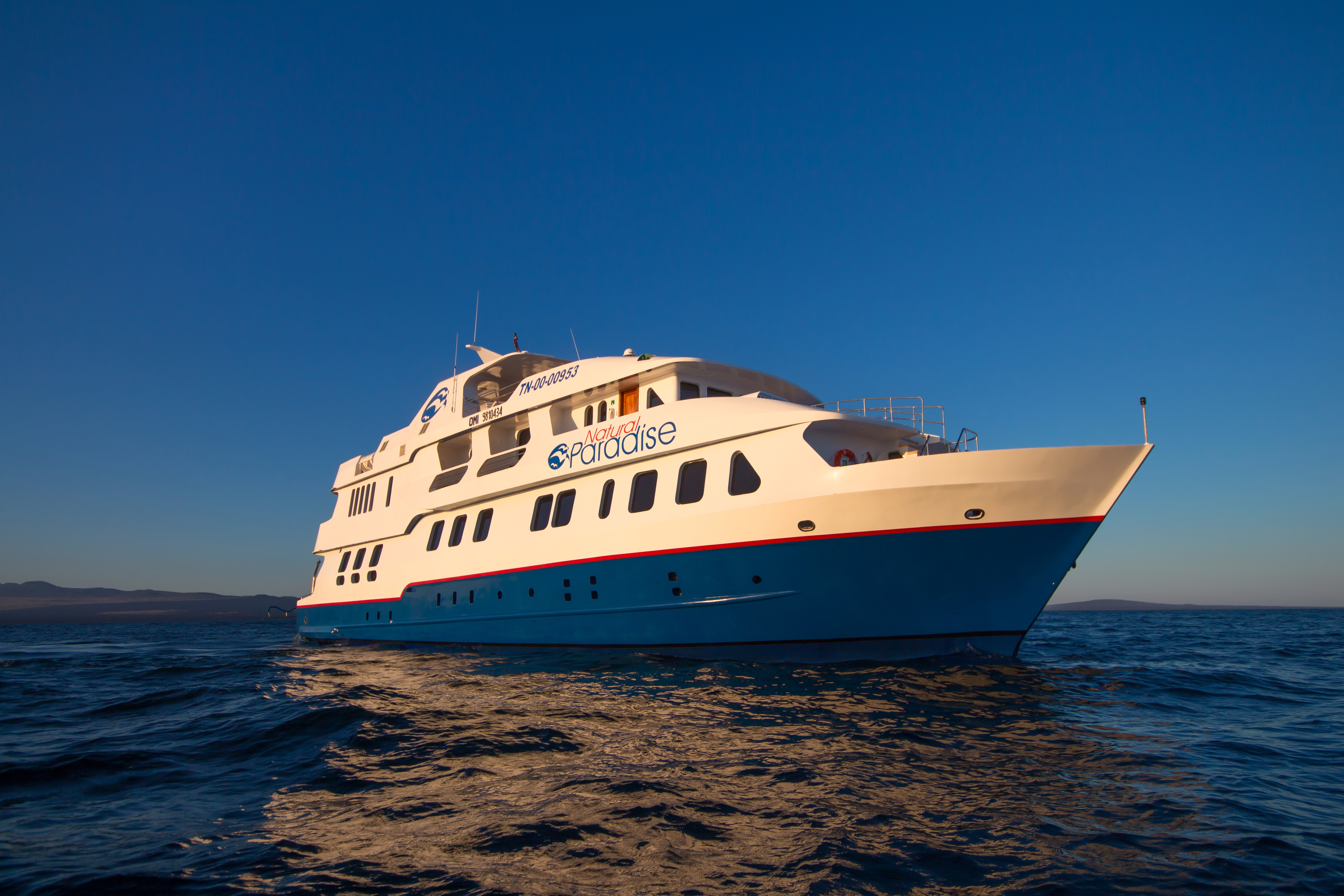 NATURAL PARADISE MOTOR YACHT.jpg