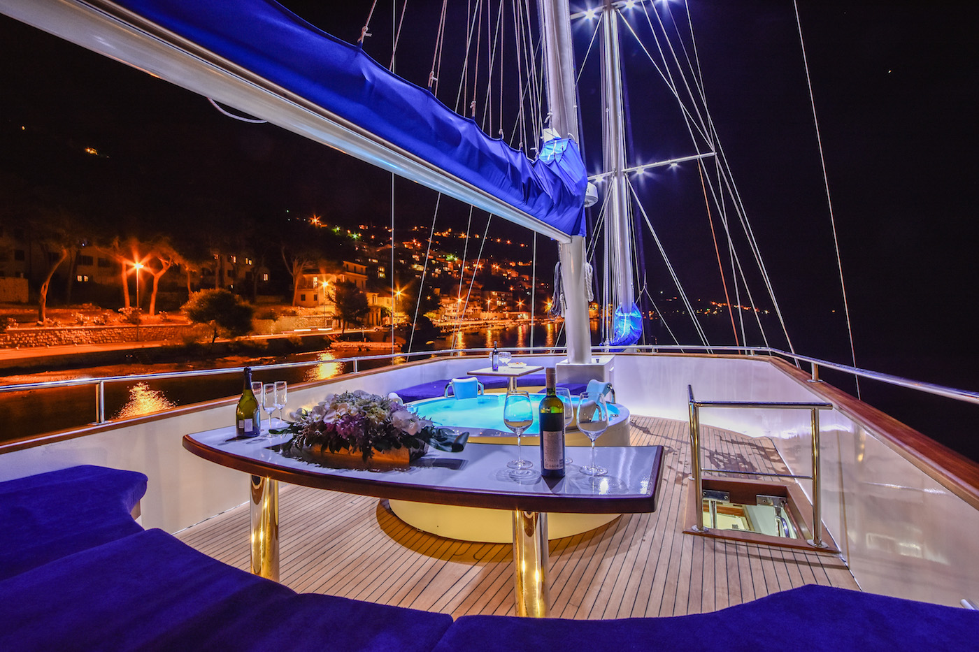 On deck Jacuzzi by night.jpg