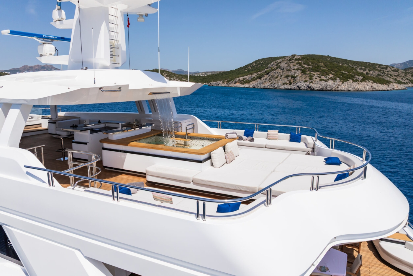 Open Deck Relaxation Area With Sea Views 01.jpg